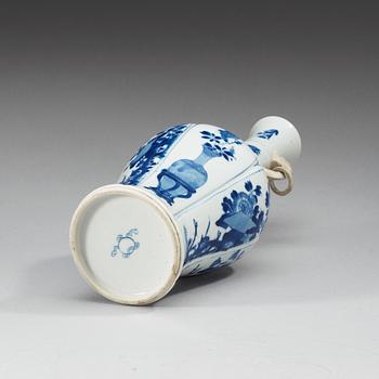 A blue and white vase, Qing dynasty, Kangxi (1662-1722).