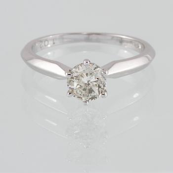 RING, 18k vitguld med briljantslipad diamant, ca 1.02 ct. Vikt 4 g.