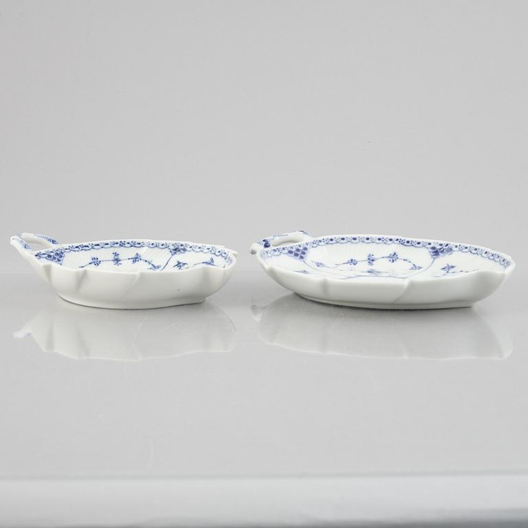 Two 'Blue Fluted Half Lace' porcelain 'leaf' dishes, Royal Copenhagen, model 548 and 549, post 1923.