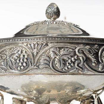 Large covered centerpiece bowl, silver, Empire style, 20th Century.