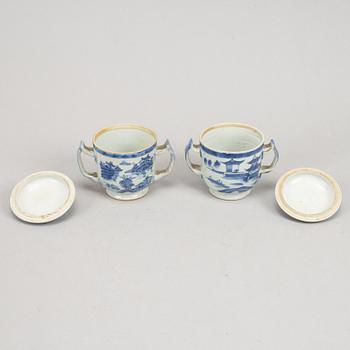 A set of five blue and white equelles, Qing dynasty, 19th Century. (2+3).