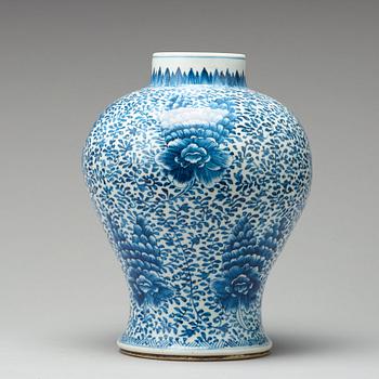 A blue and white vase, Qing dynasty, 18th Century.