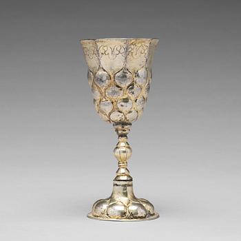 169. A German early 18th century silver-gilt grape-cup, mark of Carl Wilhelm Hartman, Breslau (1706-1729).