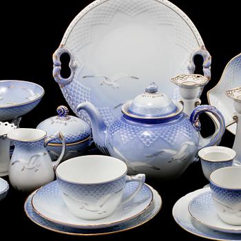 SERVISDELAR, 61 st, porslin, "Måsen", Bing & Gröndahl, 1900-talets andra hälft.