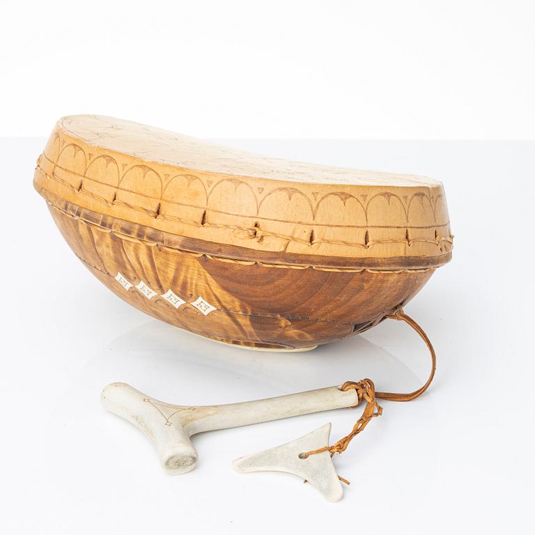 Thore Sunna, drum, Goavddis, signed with hammer and pointer.