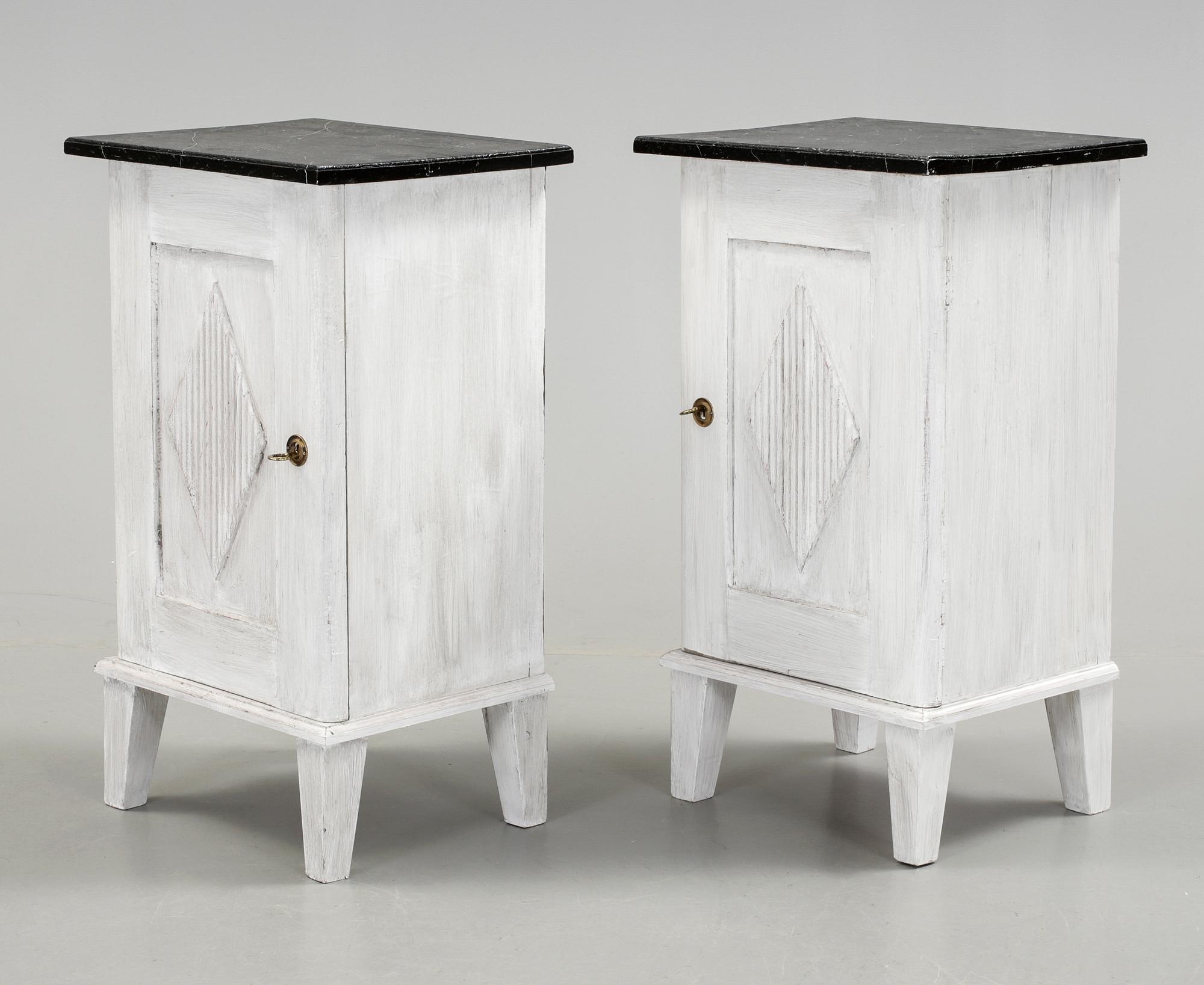 SÄNGBORD, gustaviansk stil, 1900-talets första hälft.