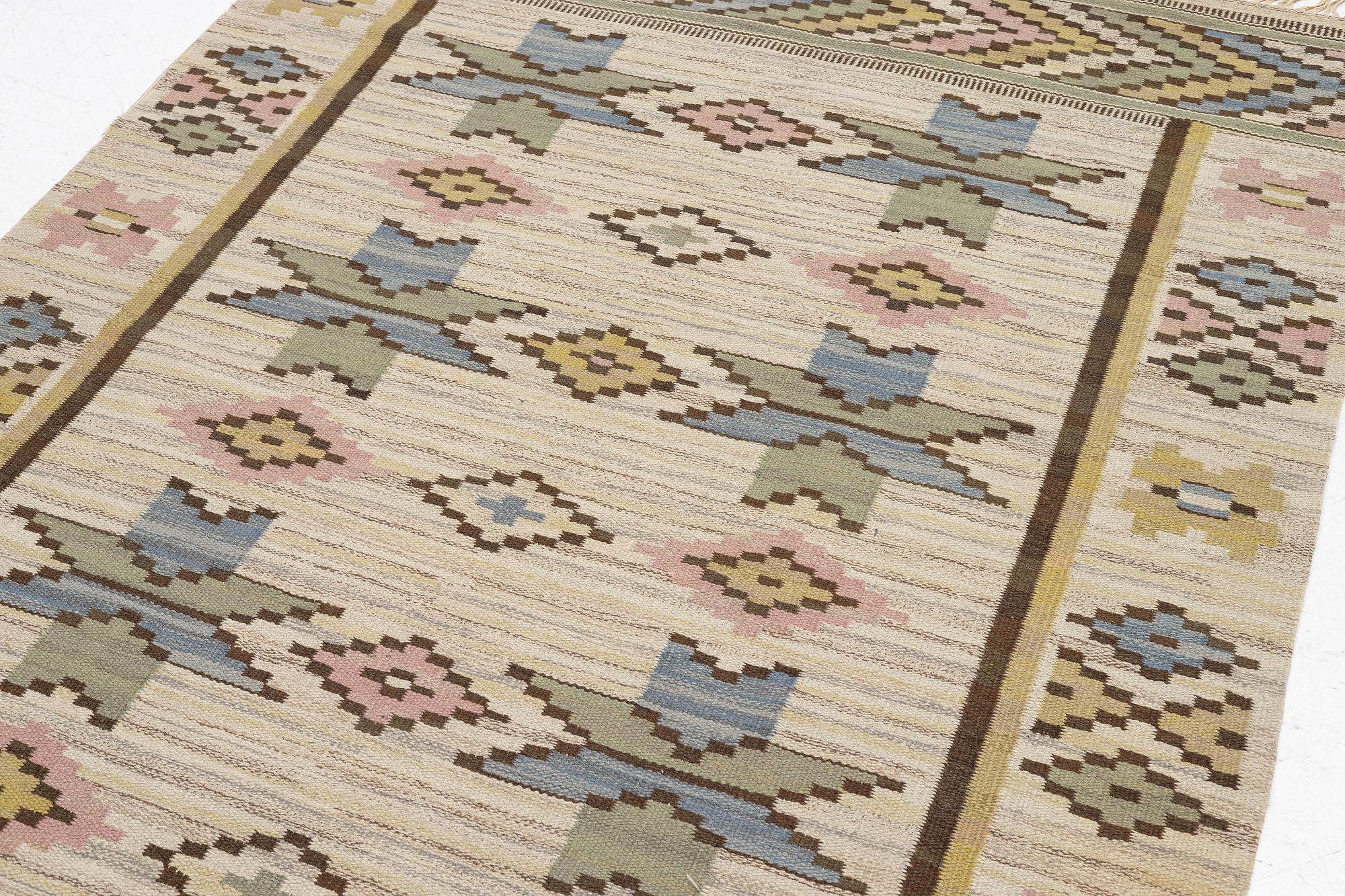 Märta Måås-Fjetterström, matta, "Vit botten", rölakan, ca 252 x 154 cm, signerad AB MMF.