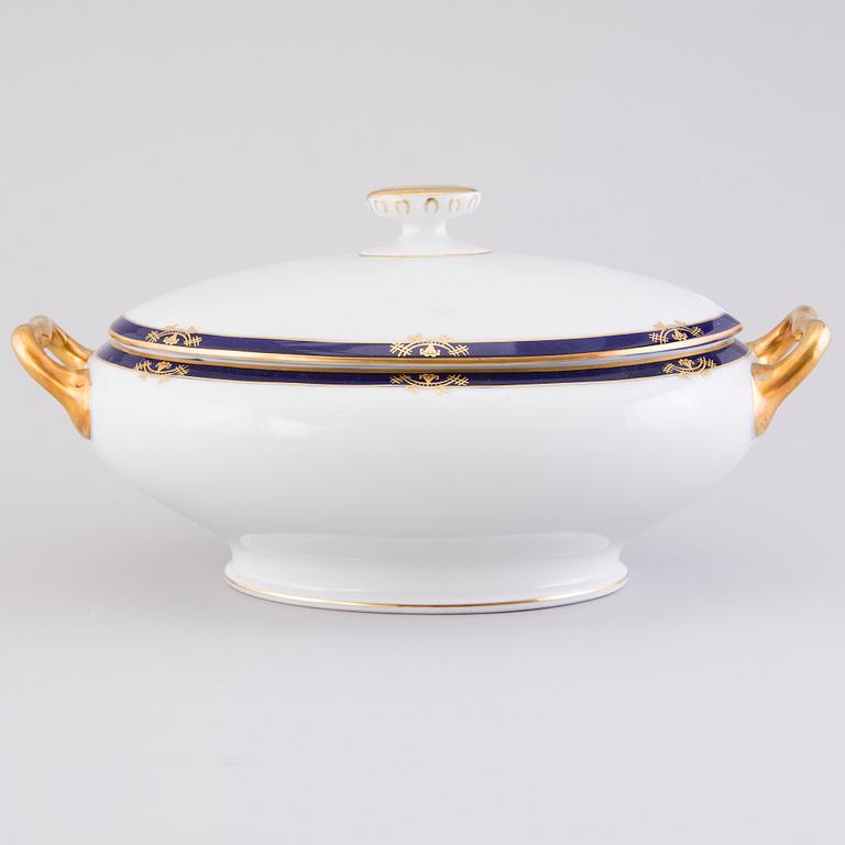 A 70-pcs set of dinnerware and for coffee, Arabia Finland 1932-1949.