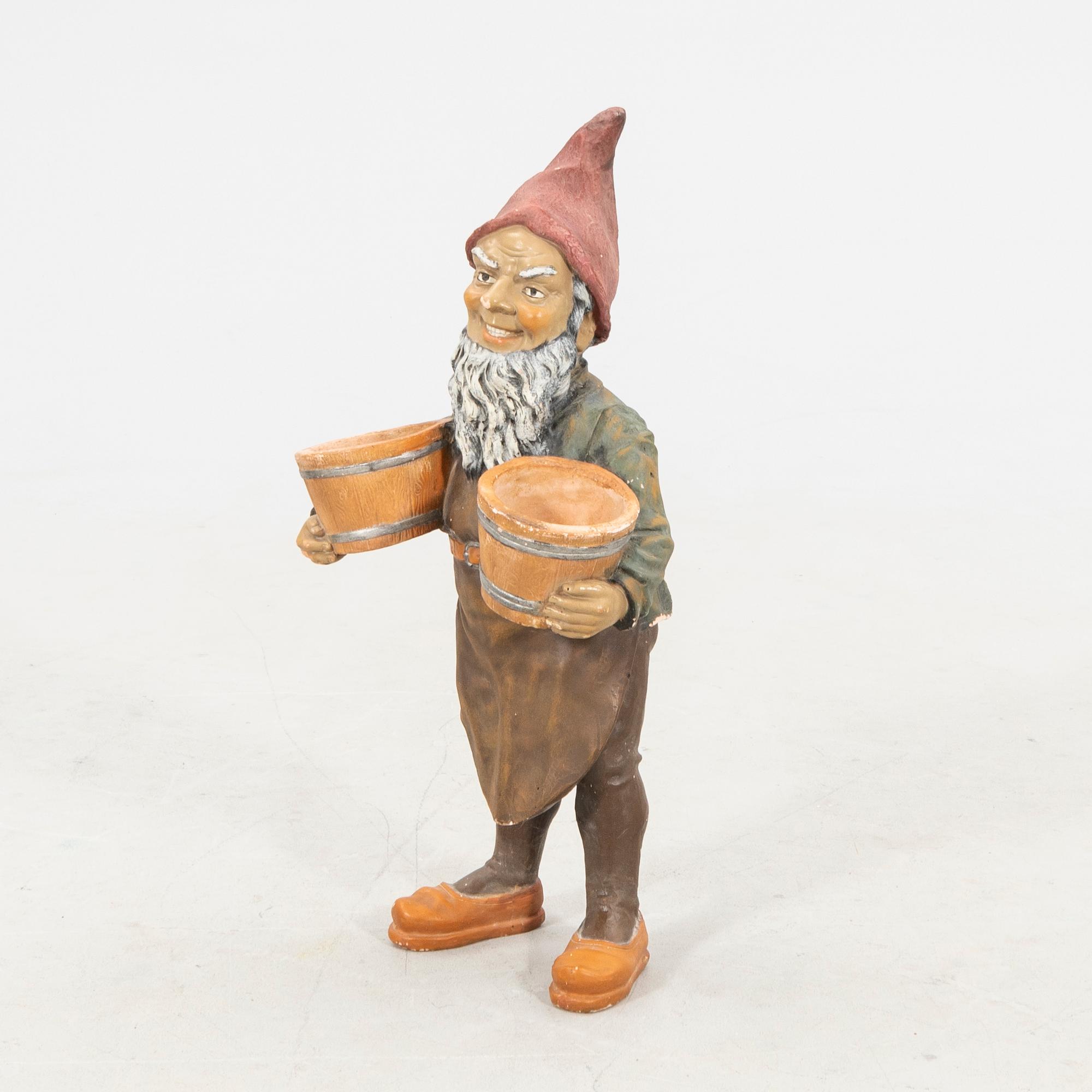 Tomte, 1900-talets andra hälft bemålad gips/konstmassa.