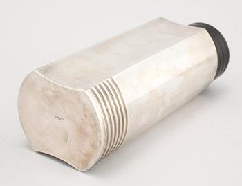 SHAKER, nysilver, Folke Ahrström, Guldsmedsaktiebolaget GAB, Stockholm, 1900-talets första hälft.