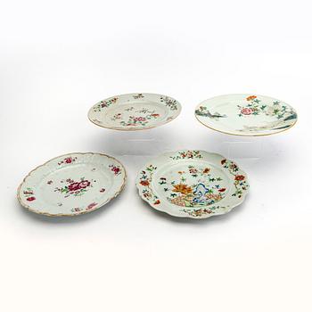 A set of four Chinese dinner plates, Qing dynasty, Qianlong (1736-95).