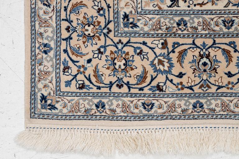 Carpet, Nain, approx. 255 x 155 cm.
