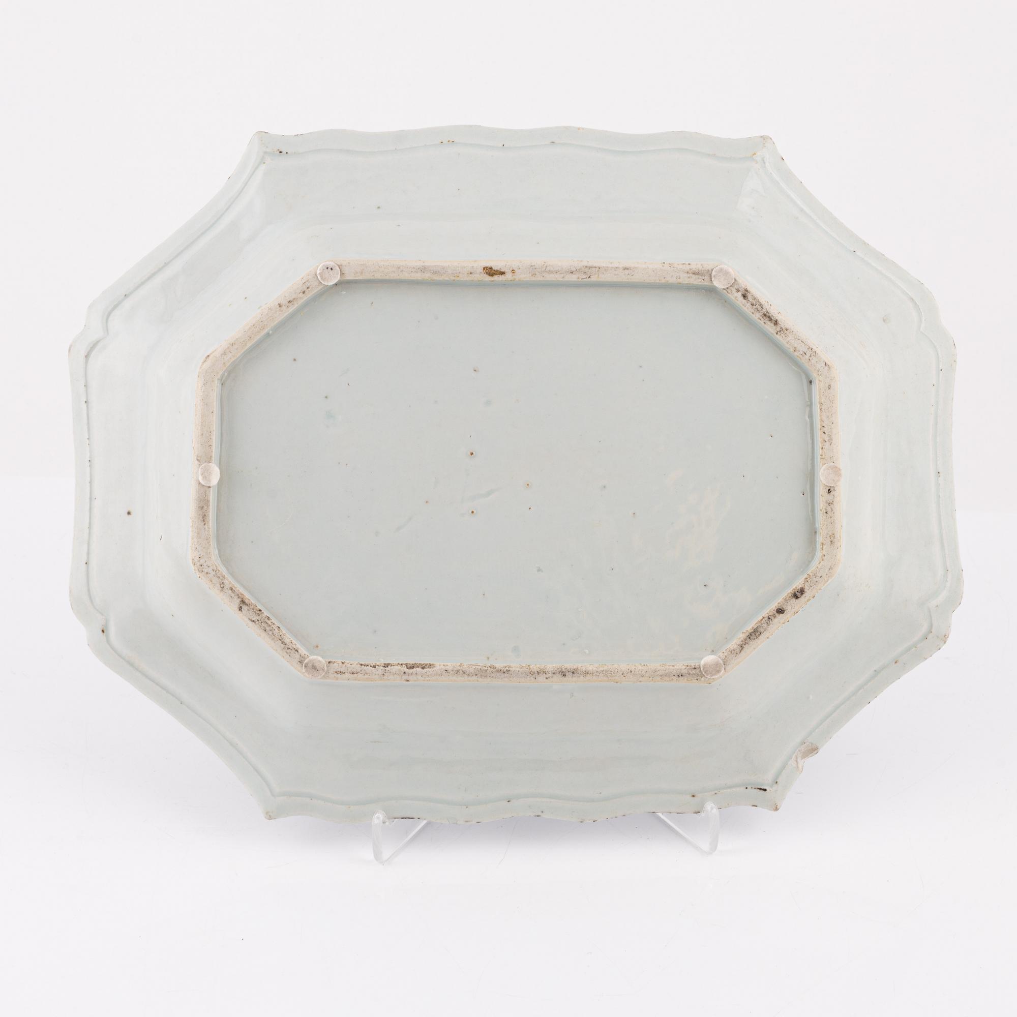 A blue and white tureen stand, Qing dynasty, Qianlong (1736-95).