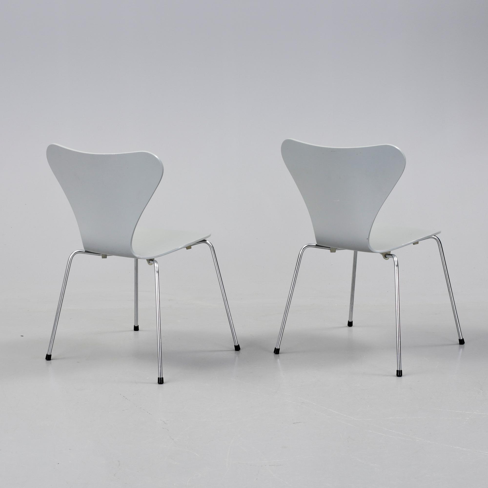 STOLAR, 2 st, "Sjuan", Arne Jacobsen, Fritz Hansen 1989.