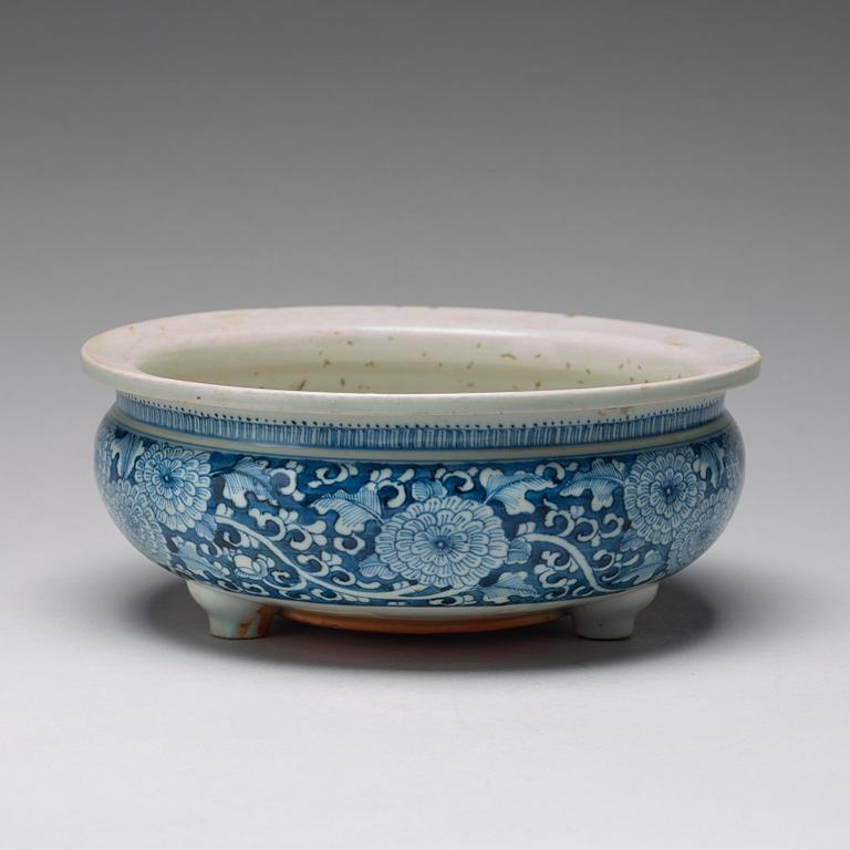 A blue and white censer, Qing dynasty, 18th Century.
