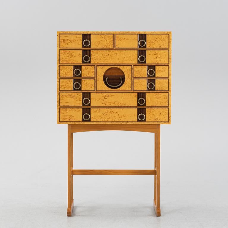 Josef Frank, a model 2215 cabinet, Firma Svenskt Tenn, post 1985.