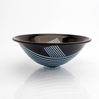 Klas Göran Tinbäck, a glass bowl signed and dated 1988.