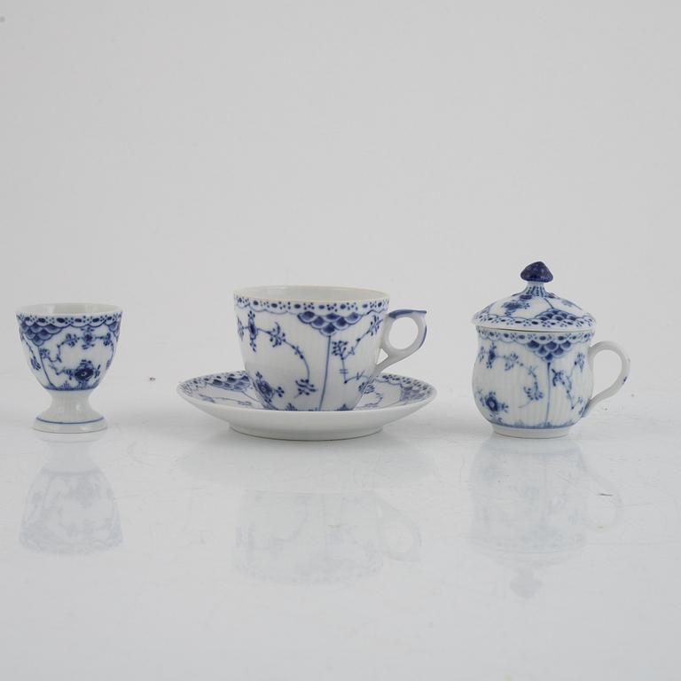 Royal Copenhagen, kaffeservis, 72 delar, porslin, "Musselmalet", Danmark.