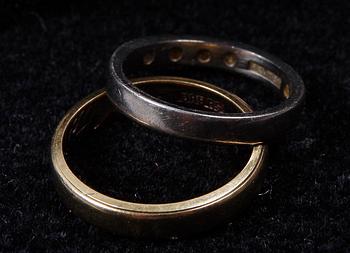 RINGAR, 2 st, guld samt 18 K vitguld med briljanter. Ca 6 g.