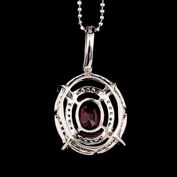 HÄNGE MED KEDJA, 18K vitguld, rubin, briljantslipade diamanter.