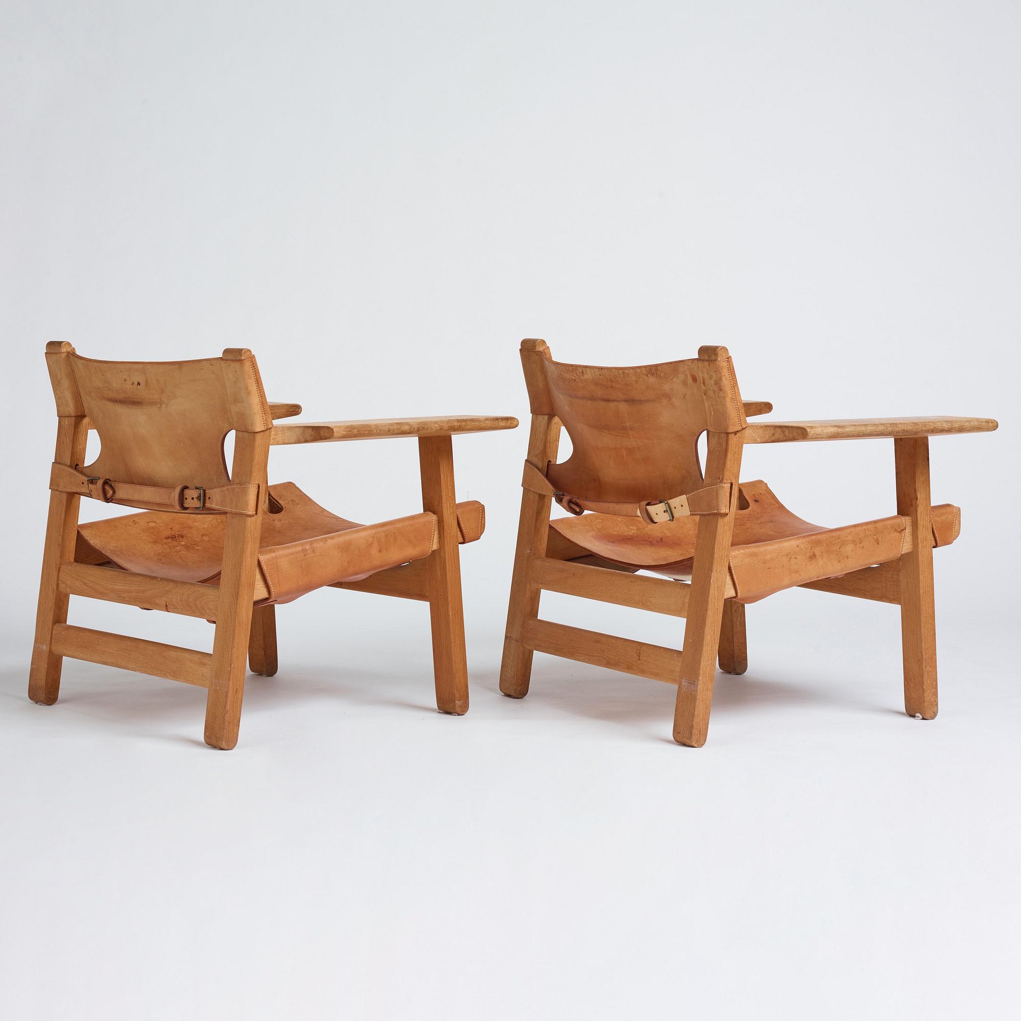 Børge Mogensen, a pair of oak and natural leather "Spanish Chair", model 226, Fredericia Stolefabrik, Denmark.