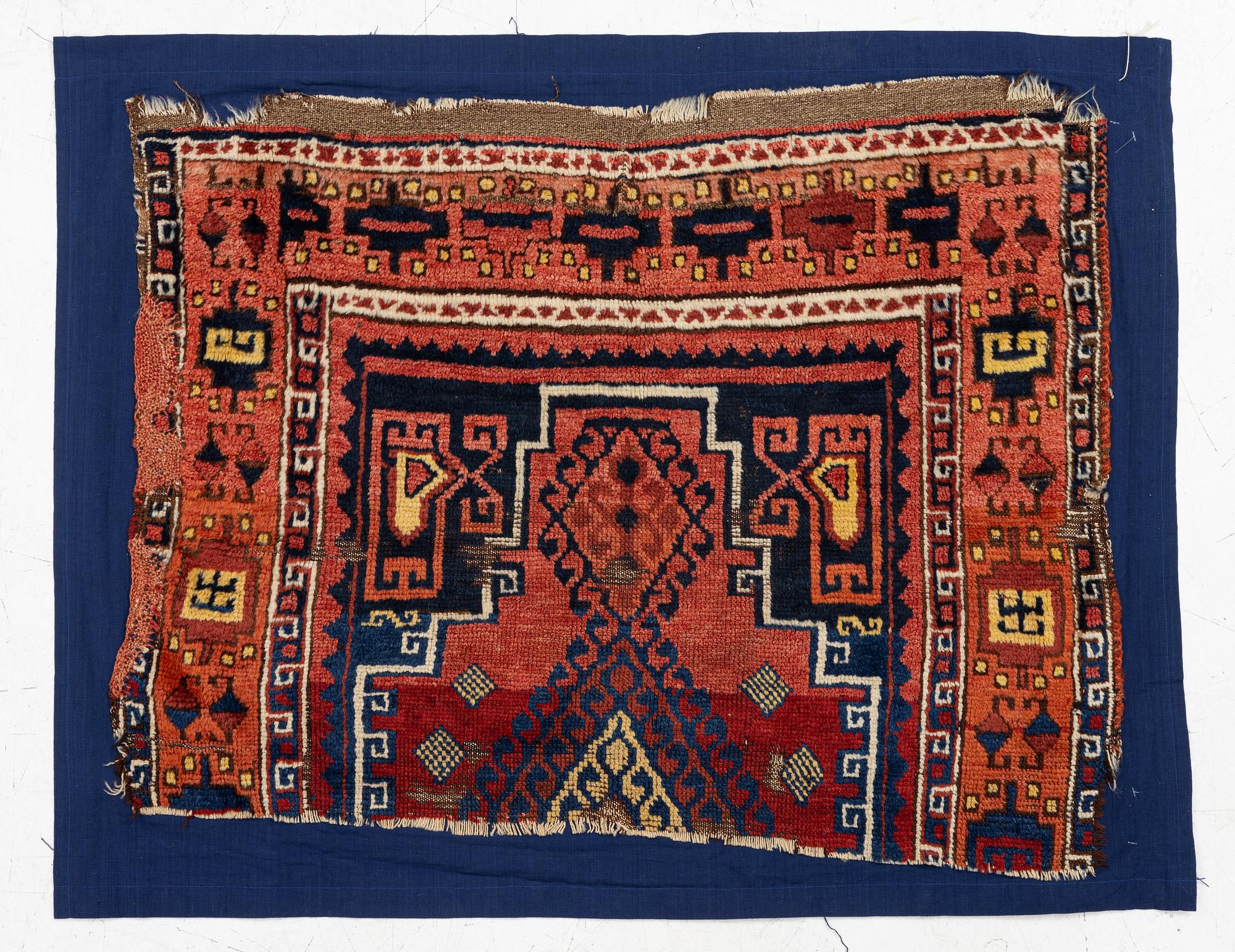 Fragment, antik Shavak, Tunceli området, östra Anatolien, ca 77 x 95 cm (87 x 113 cm med foder).