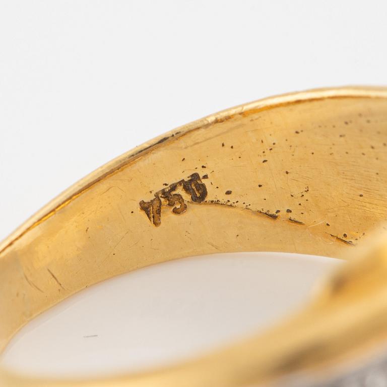 Ring 18K gold with eight-cut diamonds.