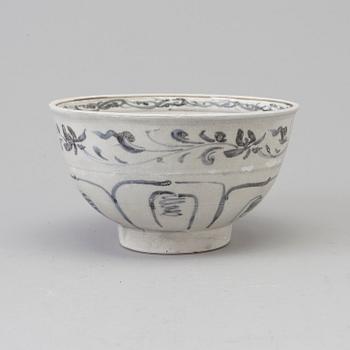 A blue and white 'Hoi An Hoard' bowl, late 15th/early 16th century.