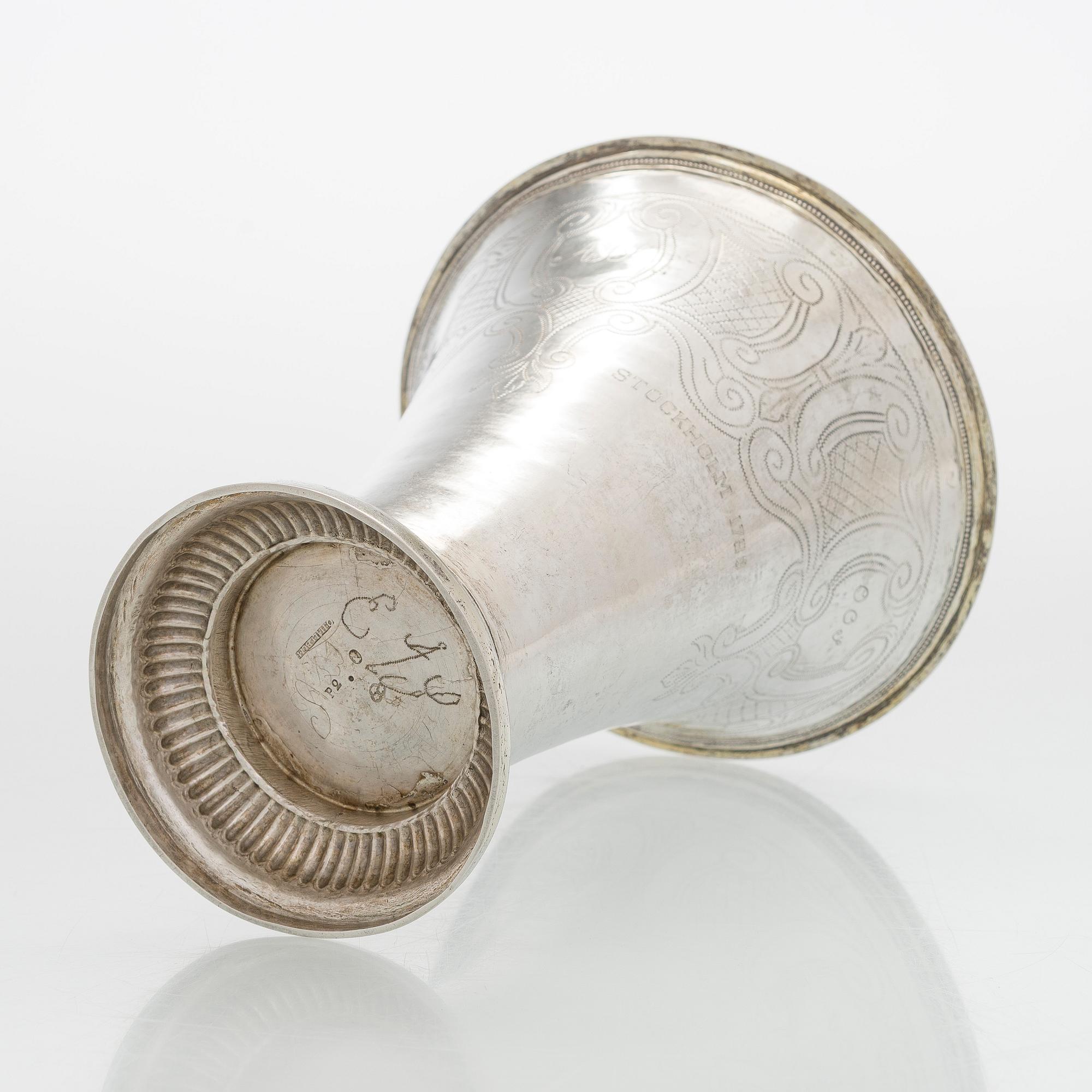 A parcel-gilt silver cup, maker's mark of Olof Hellbom, Stockholm 1797.