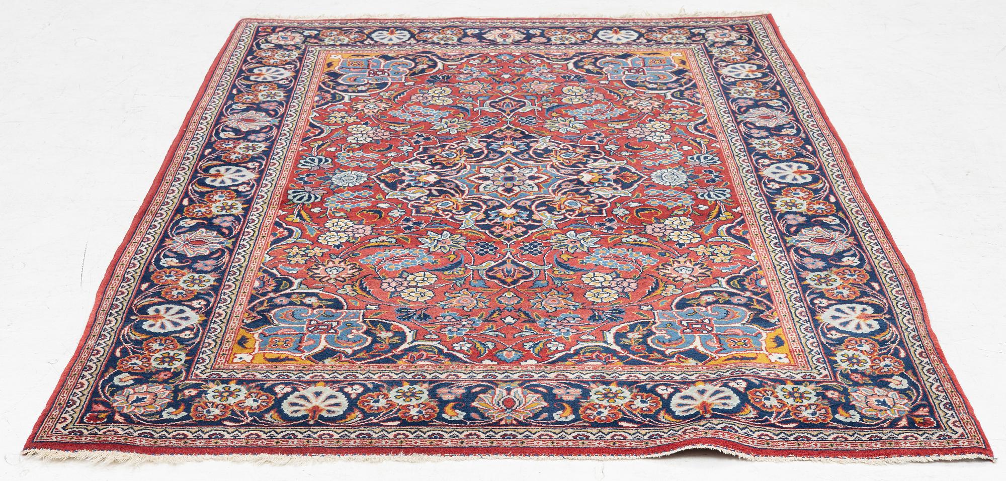 An oriental carpet, approx. 170 x 100 cm.