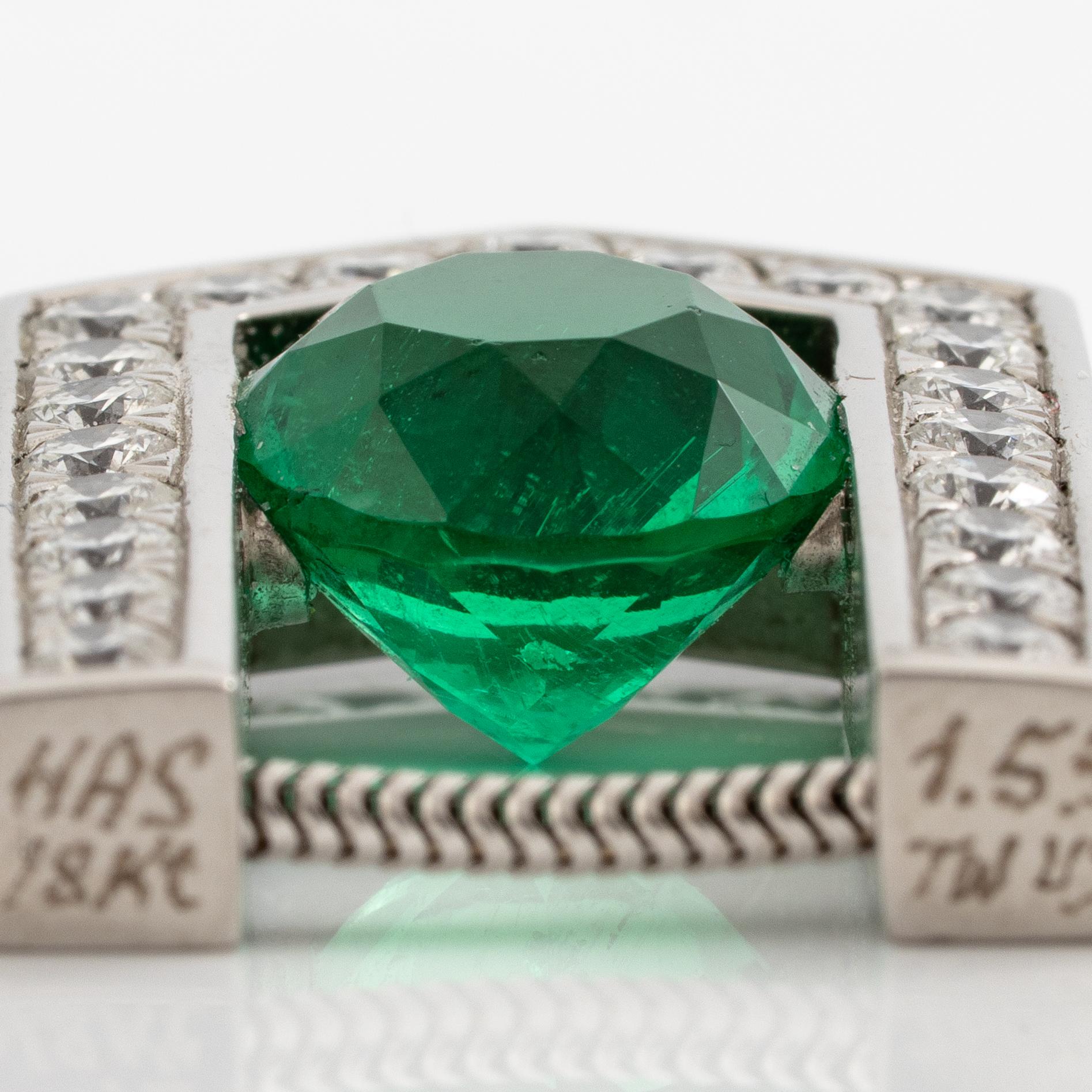 White gold necklace with pendant, 18K white gold set with brilliant-cut diamonds and emerald.