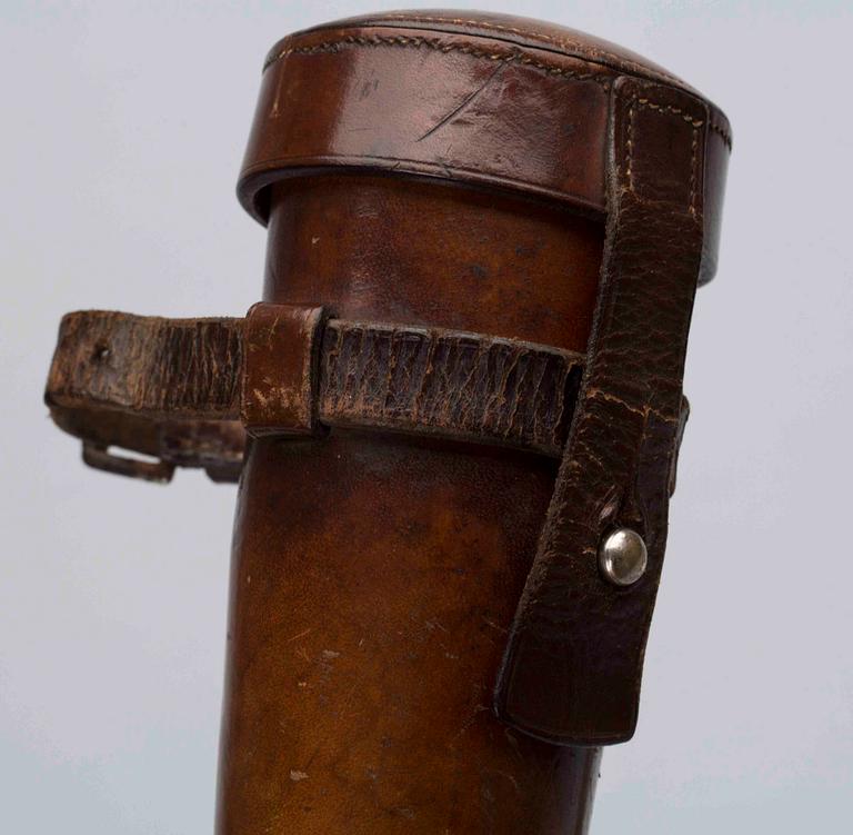 PLUNTA, glas med skinnfodral. 1800/1900-tal.