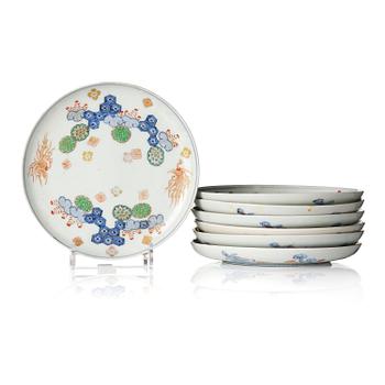 857. A set of seven Japanese imari verte dishes, Meiji period (1868-1912).