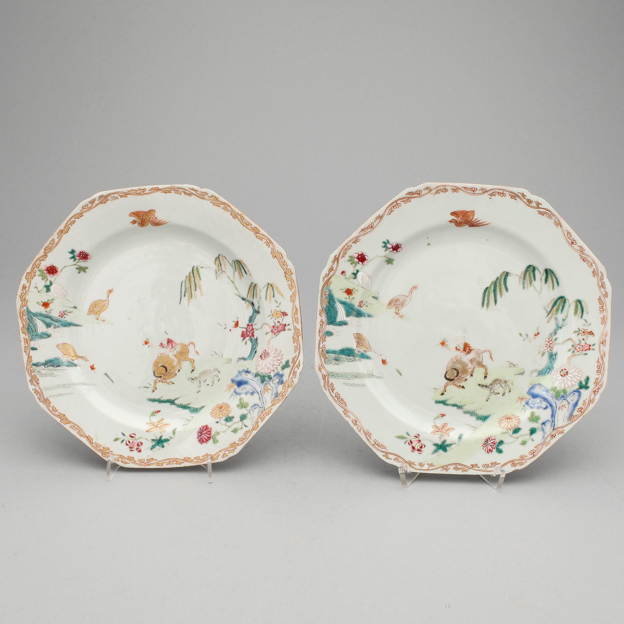 TALLRIKAR, 6st samt STEKFAT, kompaniporslin. Qing dynastin, Qianlong (1736-95).