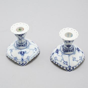 63 pieces of porcelain tableware from Royal Copenhagen, model "Musselmalet", second half of the 20th century.