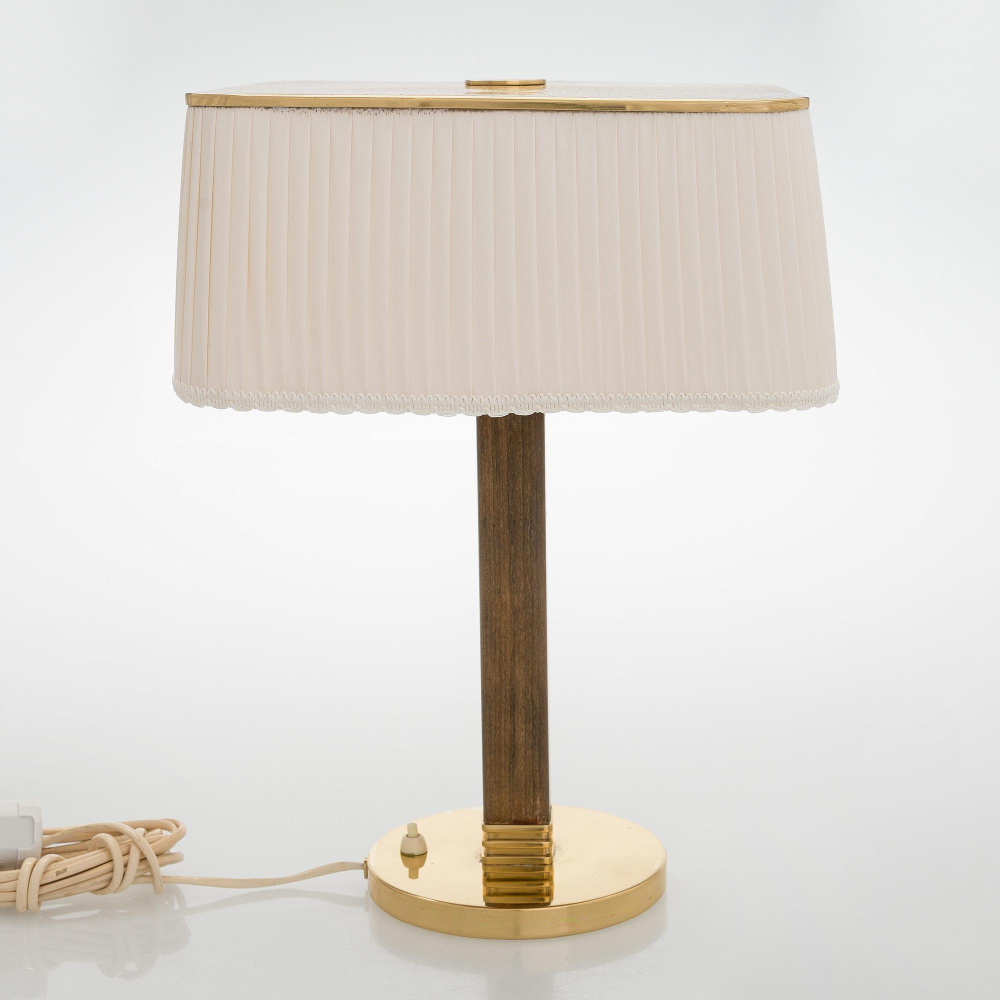 Paavo Tynell, A mid 20th century '5066' desk lamp for Taito Oy, Finland.
