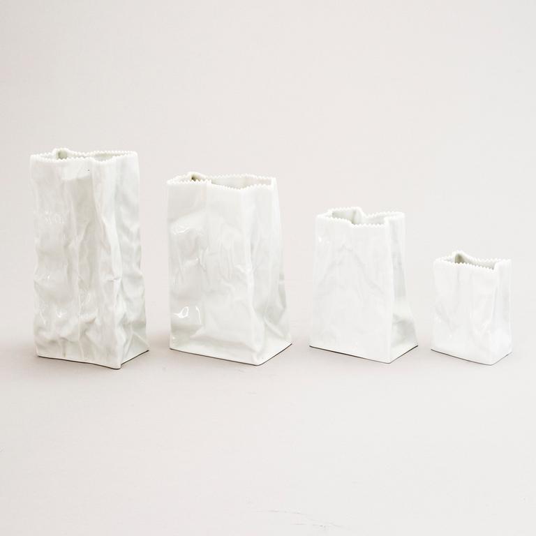 TAPIO WIRKKALA, NELJÄ MALJAKKOA, "Paperipussi", keramiikkaa, Rosenthal.