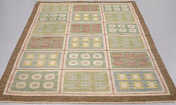Edna Martin, EDNA MARTIN, A CARPET, flat weave, ca 240 x 161,5 cm, signed SH (Svensk Hemslöjd).