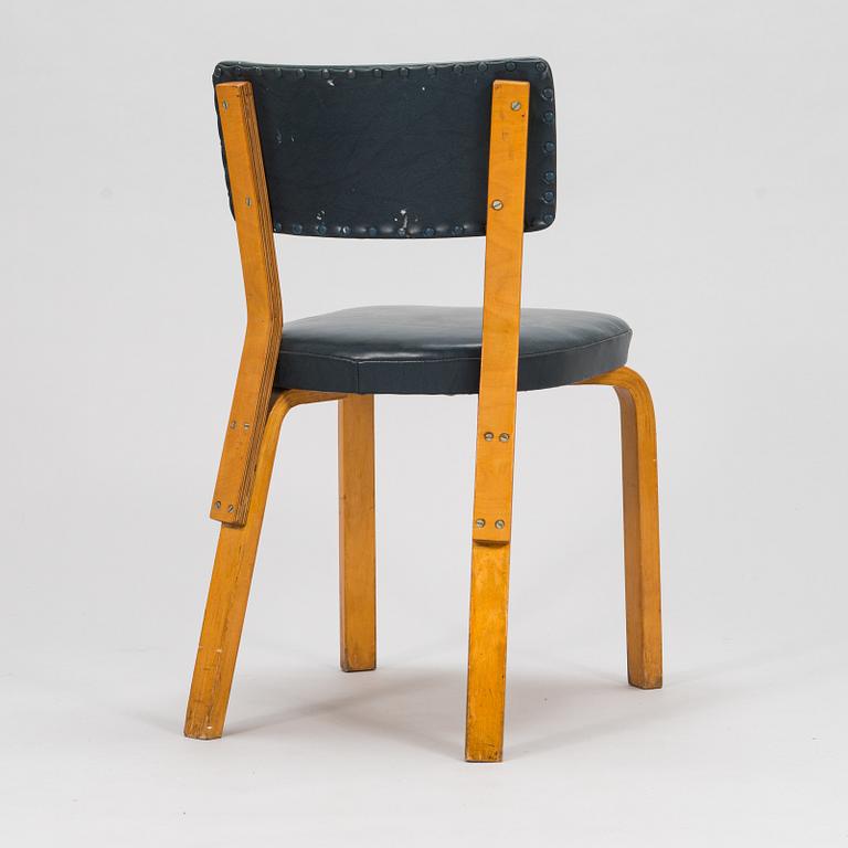Alvar Aalto, A chair model 63 by O.Y. Huonekalu- ja Rakennustyötehdas A.B. Mid-20th century.