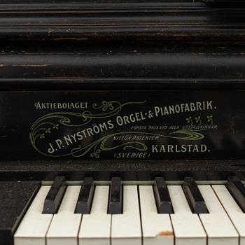 SJÄLVSPELANDE PIANO, J.P. Nyströms Orgel & Pianofabrik, Karlstad.