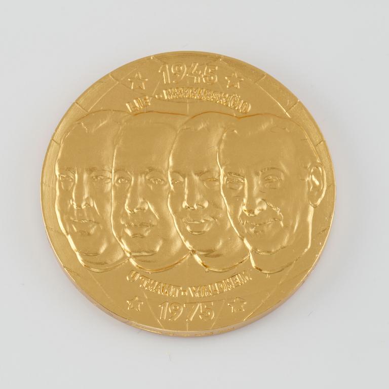 JUBILEUMSMYNT, 18K guld, A B Sporrong, Norrtälje, numrerat 93/500, 1975, vikt 46 g.