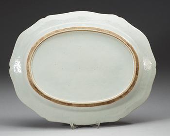 A famille rose serving dish, Qing dynasty, Qianlong (1736-95).