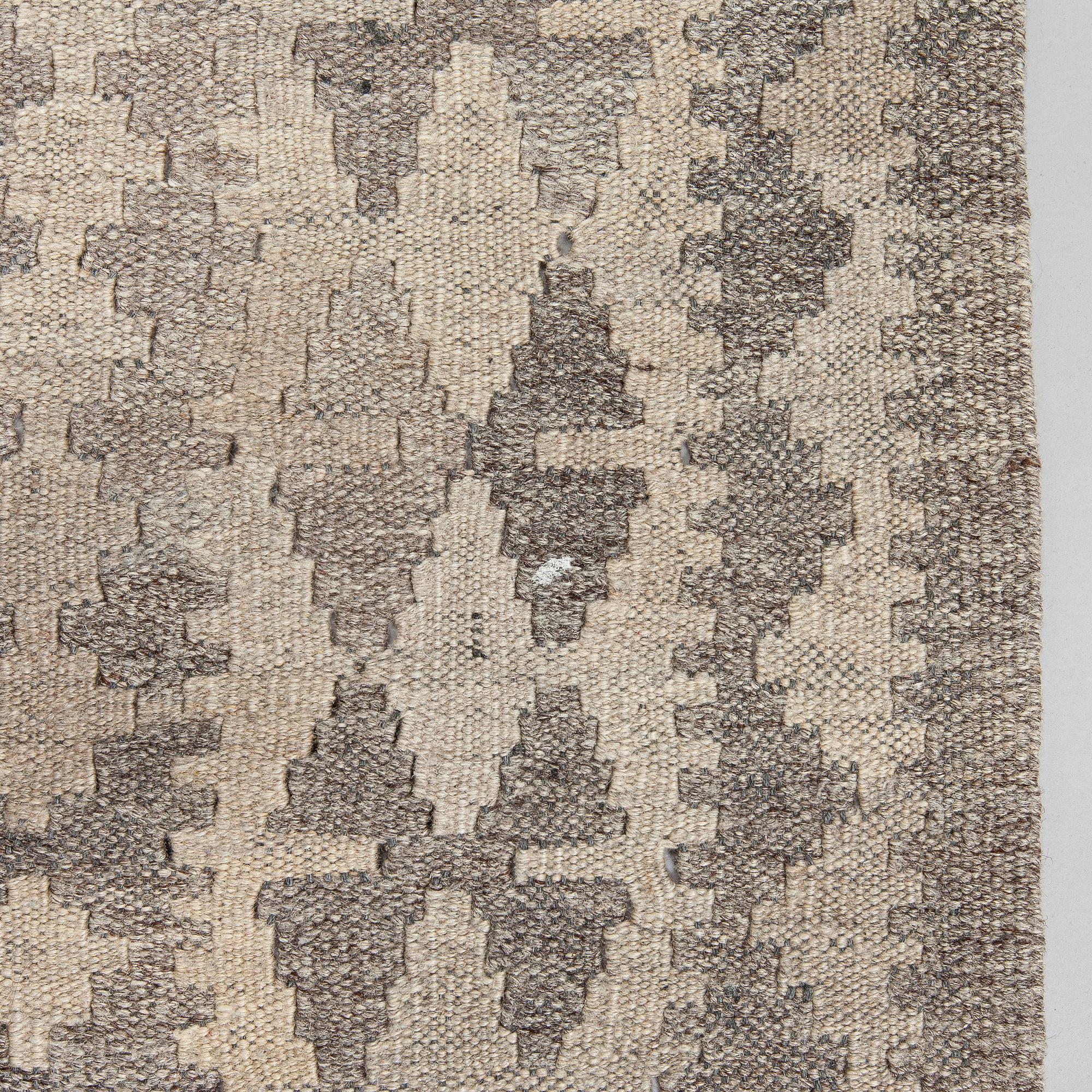 A Kilim carpet, ca. 262 x 176 cm.