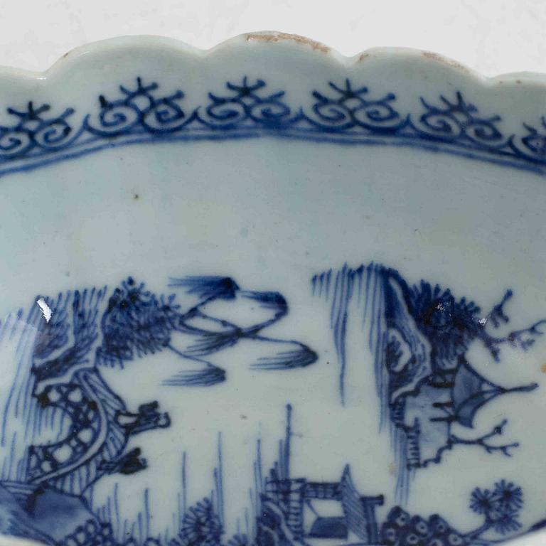 Two Chinese blue and white porcelain sauce boats and two salts, Qing dynasty, Qianlong (1736-95).