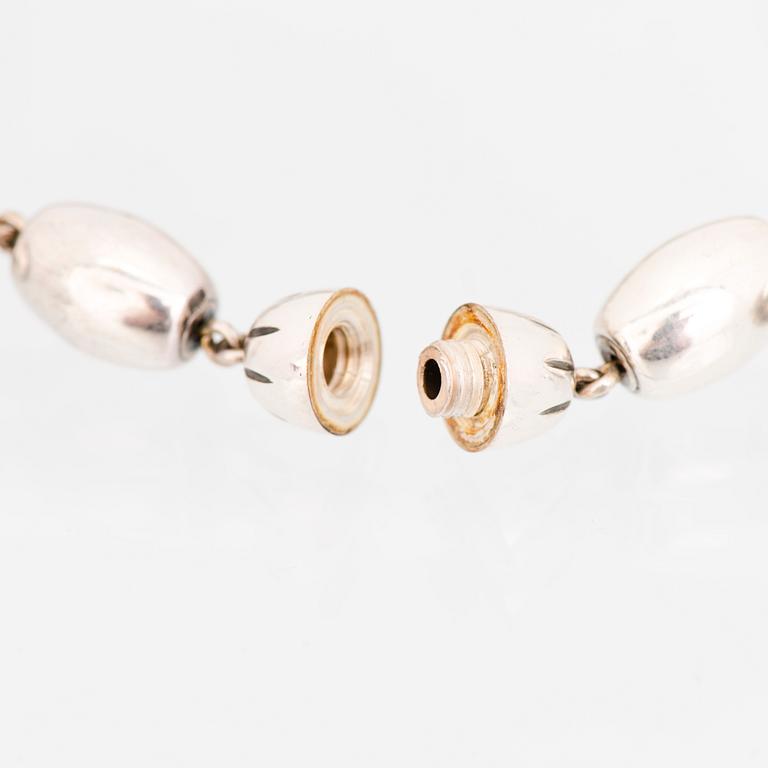 KAULAKORU, RANNEKORUJA, 2 kpl, ja SORMUS, "Halikon Kääty", hopeaa. Kalevala Koru 1972-83.