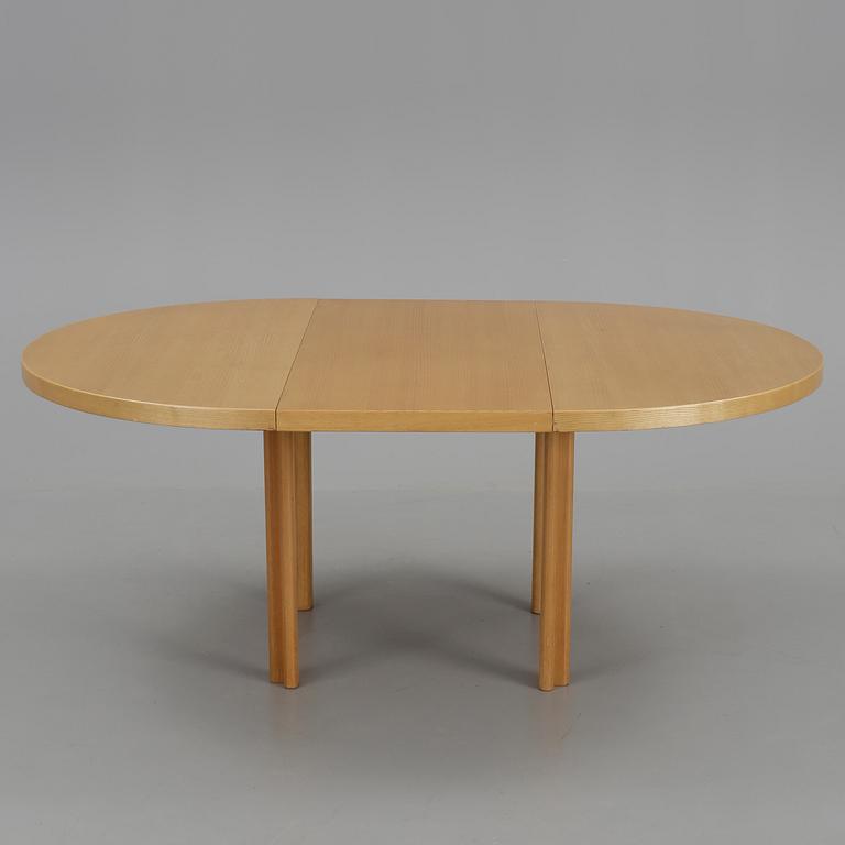 MATBORD, med en iläggsskiva, Alvar Aalto, 1900-talets andra hälft.
