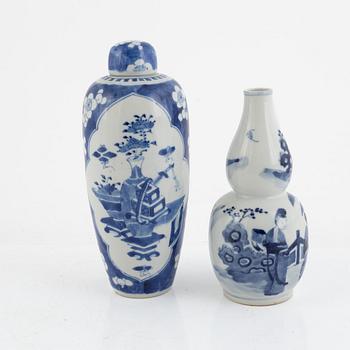 Two blue and white porcelain vases, Qing dynasty, 19th century.