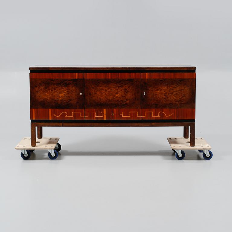 SIDEBOARD, 1900-talets andra kvartal.