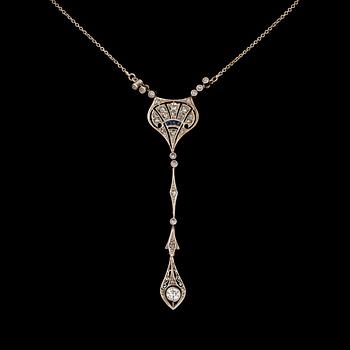 948. COLLIER, P. Hertz, Köpenhamn, gammalslipad diamant 0.25 ct, 29 rosenslipade diamanter samt 3 carréslipade safirer.