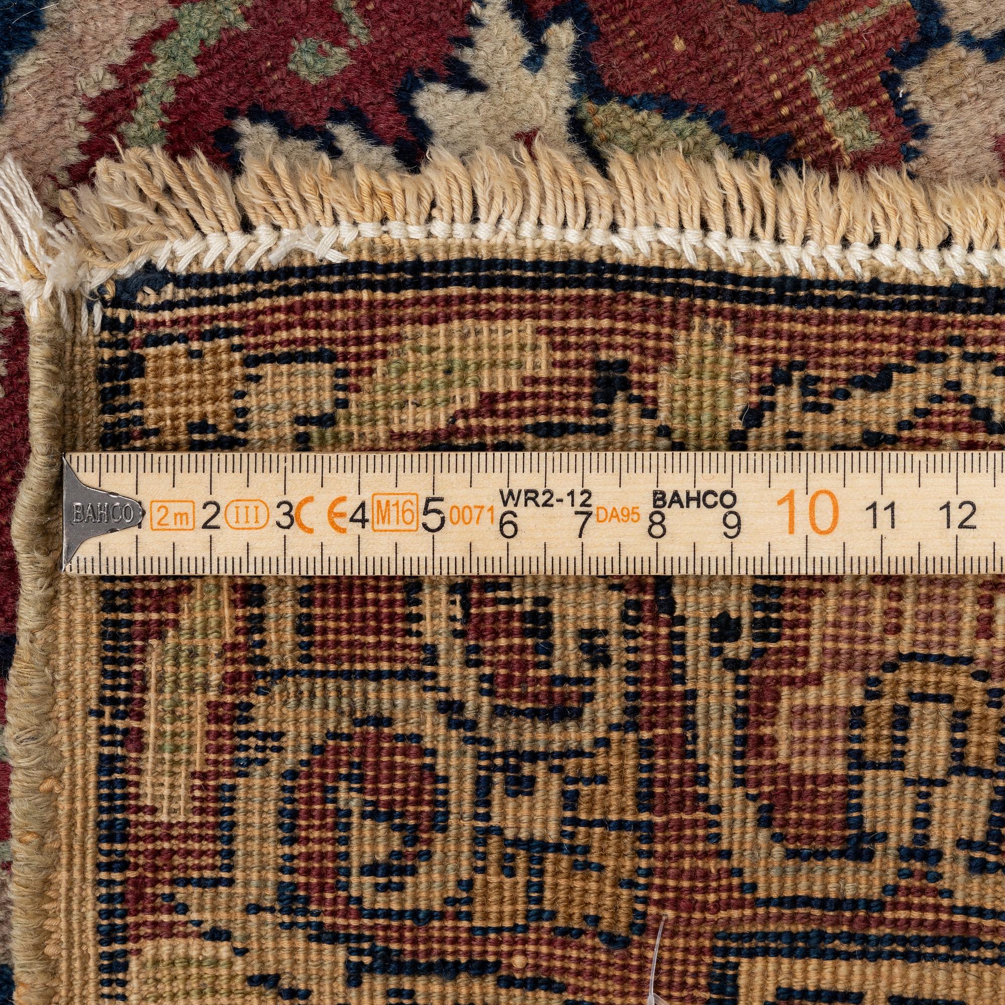 Matta, antik Kirman Laver,  Södra Persien, ca 330 x 278 cm.